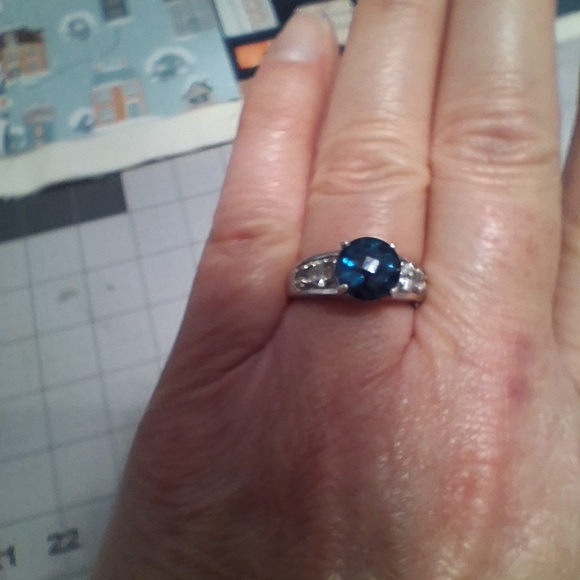 London Blue topaz in sterling silver ring size 7 - Picture 3 of 3